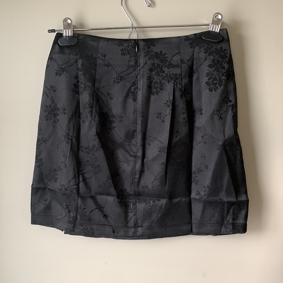 BNWOT Black Satin Skirt with Split & Zip Up Back, size XS - Picture 6 of 10